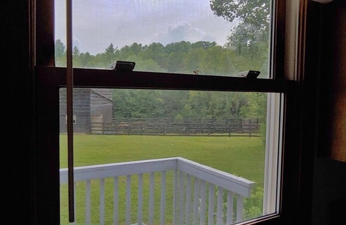 Candler House | Relaxing Mountain Cottage with Ocean View & Pet Friendly