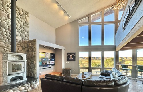 Patton House | Tranquil mountain escape near Silverwood Lake! Pet-Friendly