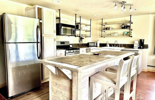Whitehall House | Tranquil Oasis in the Heart of Montana 1002