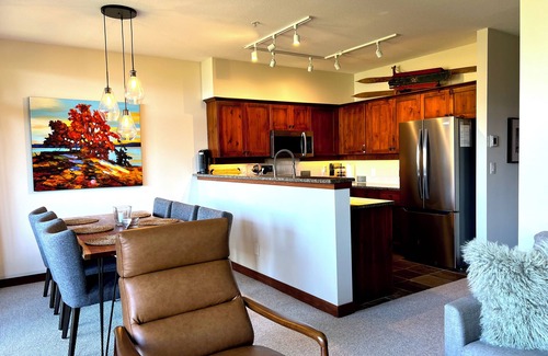 Nordic Estates House | Tranquil Oasis with Hot Tub & Ocean Views - 10/10 Rating