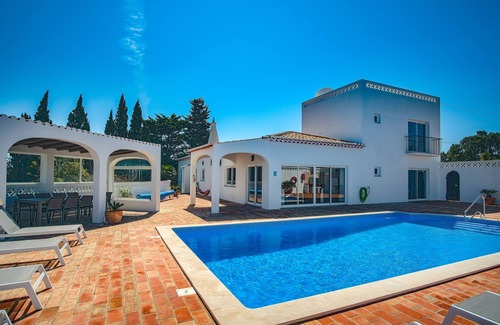 Funchal Villa | Tranquil one-level villa in Lagos with optional heated pool and large garden.