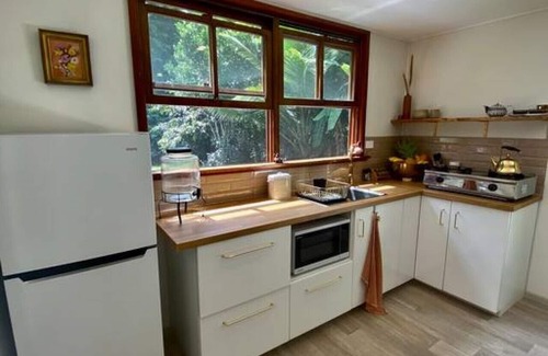 Kuranda Apartment | Peaceful Rainforest Studio with Kitchen & Breakfast Included