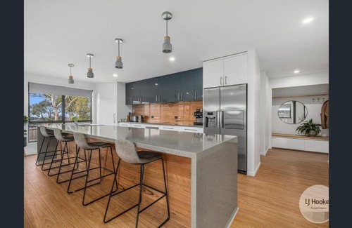 Kingston House | Peaceful Haven Near Hobart: Family-Friendly & Wi-Fi Ready