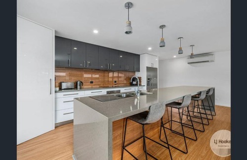 Kingston House | Peaceful Haven Near Hobart: Family-Friendly & Wi-Fi Ready