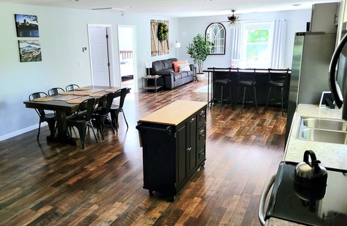 Forest House | Family-Friendly Retreat with Pool, Playset & Firepit