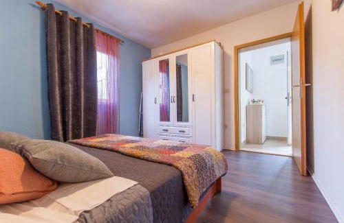 Vrgorac Apartment | Serene Escape at Tranquil Retreat Apartment Bozic
