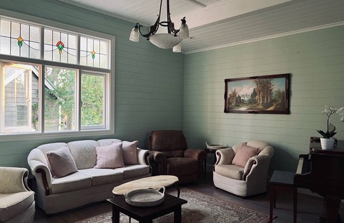 Ewingsdale House | Idyllic Country Homestead with Pet-Friendly Amenities
