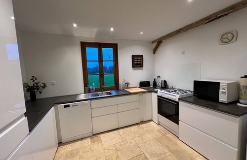 Jouy-le-Potier Cottage | Cozy Gite Jouy-le-Potier: Ideal for Couples with Spa & Breakfast
