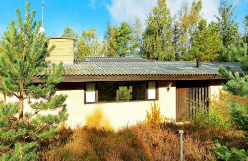 Dueodde House | Spacious 6-Person Holiday Home in Nex - Pet Friendly Retreat