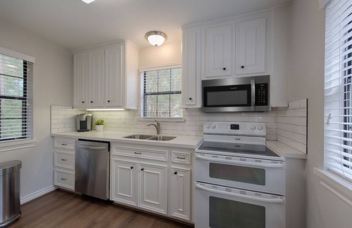 Panther Creek Apartment | Serene Escape: Private Apartment in Woodlands' Heart