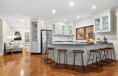 Sydney House | Serene Getaway with Scenic Views in Grose Vale