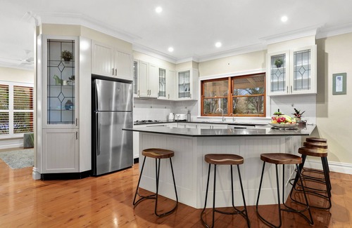 Sydney House | Serene Getaway with Scenic Views in Grose Vale