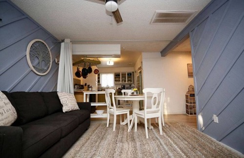 Carlsbad House | Peaceful Rustic Family Retreat with Kitchen Amenities
