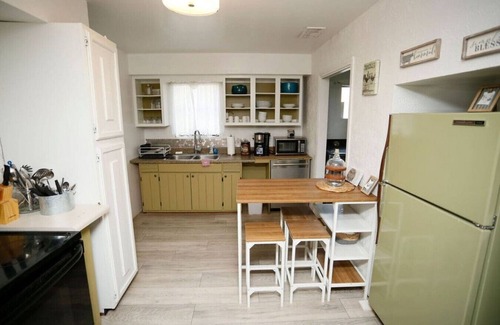 Carlsbad House | Peaceful Rustic Family Retreat with Kitchen Amenities