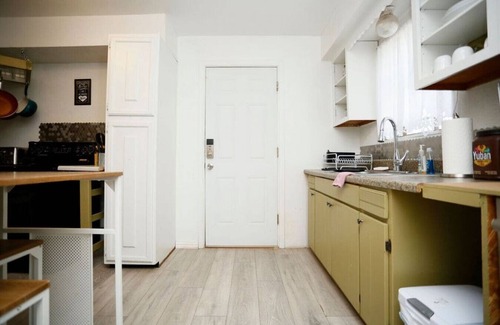 Carlsbad House | Peaceful Rustic Family Retreat with Kitchen Amenities