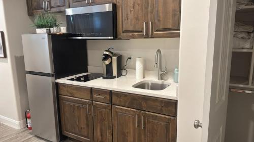 Hurricane House | Tranquil Scene Zion Casita with Keurig Near Water Park and Rope Course