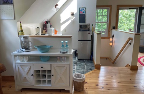 Union Apartment | Idyllic Lakefront Studio with Spa & Hot Tub in Maine