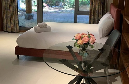 Whistler Cay Heights Apartment | Tranquil Studio Hideaway in Scenic Whistler