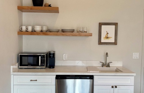 Thousand Oaks Apartment | Tranquil studio, private entrance, patio, Tesla charger, central Thousand Oaks