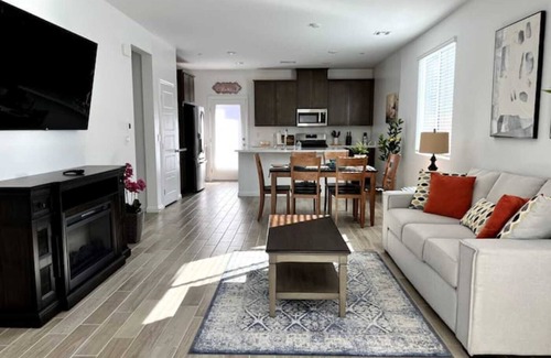 Henderson Apartment | Stylish Escape with Spa & Hot Tub in Prime Location