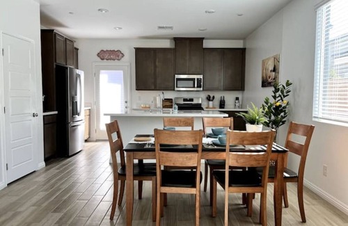 Henderson Apartment | Stylish Escape with Spa & Hot Tub in Prime Location