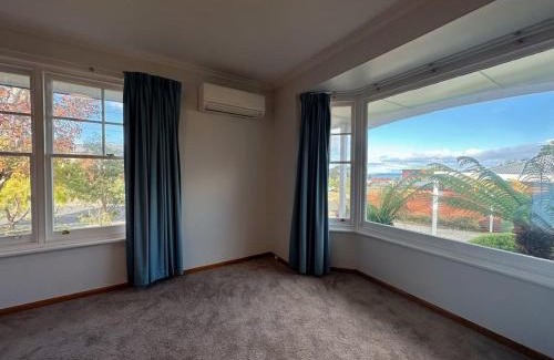 Howrah House | Peaceful Sunlit Retreat Near CBD and Airport, 4-Star Stay