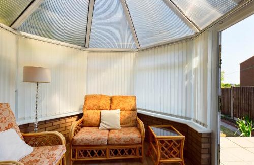 Telford House | Family-Friendly 3-Bedroom House in Telford for Memorable Stays
