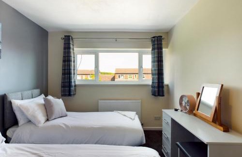 Telford House | Family-Friendly 3-Bedroom House in Telford for Memorable Stays