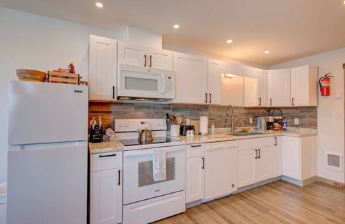 South Bend Apartment | Serene River Getaway - Private Studio Suite for Families