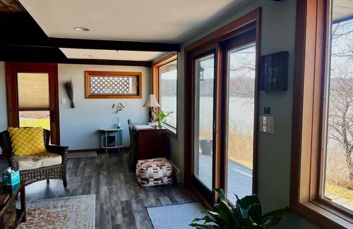 Middle Hope Apartment | Tranquil Tree-House on the beautiful Hudson River