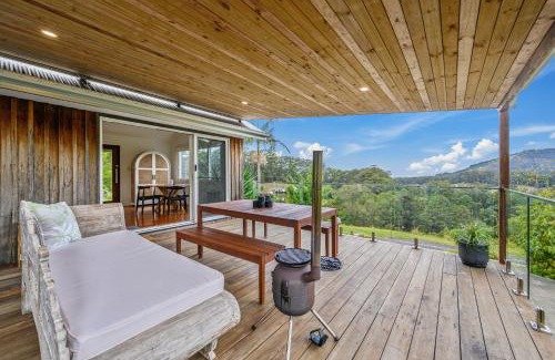 Korora House | Serene Treetop Retreat: 4-Star Family-Friendly Getaway