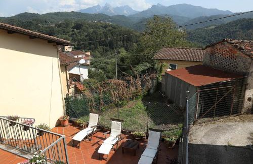 San Terenzo Monti House | Relaxing Tuscan Getaway with Pool and Breathtaking Views