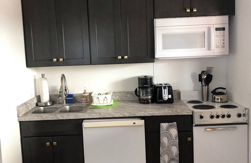 Stanley Apartment | Tranquil twin bed apartment with WiFi in charming Stanley