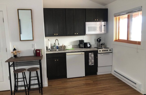 Stanley Apartment | Tranquil twin bed apartment with WiFi in charming Stanley