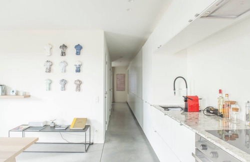 Zwijnaarde Apartment | Serene Urban Retreat: 2-BDR Haven in Ghent with Kitchen