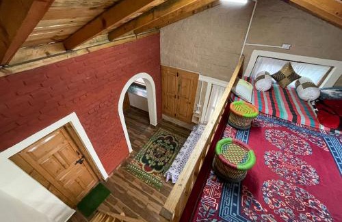 Kaul House | Serene Stay at Tranquil View Cottage with Breakfast & Pets
