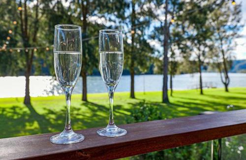 Wisemans Ferry Villa | Serene Villa Retreat by the River - Guest Rated 9.3/10