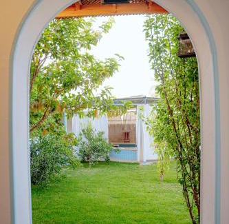 Yusuf as-Sidiq Villa | Tranquil Villa in Fayoum Private Pool Garden Lake Access