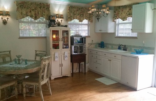Homosassa Cottage | Idyllic Waterfront Cottage: Pet-Friendly with Ocean Views