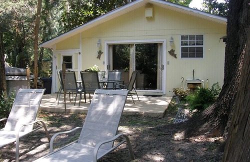 Homosassa Cottage | Idyllic Waterfront Cottage: Pet-Friendly with Ocean Views