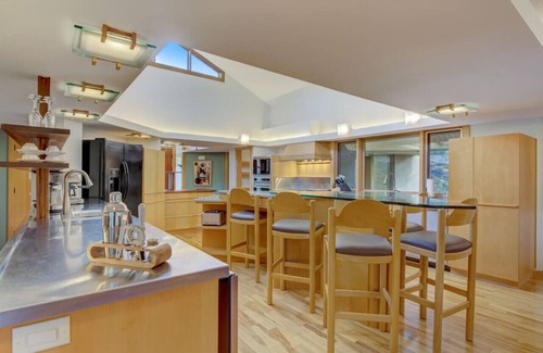 Lake Delton House | Tranquil Waters: Serene Lake View Getaway with Spa Access