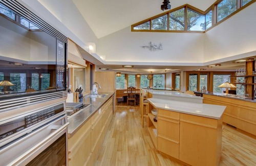 Lake Delton House | Tranquil Waters: Serene Lake View Getaway with Spa Access