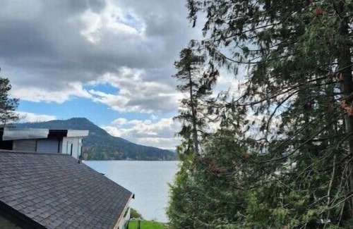 Shawnigan Lake House | Tranquil Weekend Getaway