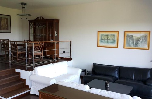 Souto House | Idyllic Comfort with Scenic Views in Carnoedo
