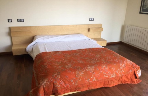 Souto House | Idyllic Comfort with Scenic Views in Carnoedo