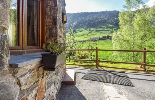 Soldeu Apartment | Peaceful Retreat in Nature - Pet & Child Friendly Stay