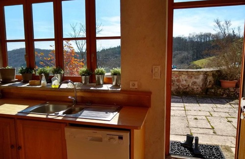 Chiddes House | Serene Hilltop Retreat with Spa and Family Amenities