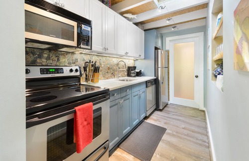 Historic Seaport Cottage | Idyllic Retreat at Ann Street Gardens Near Duval