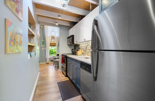Historic Seaport Cottage | Idyllic Retreat at Ann Street Gardens Near Duval