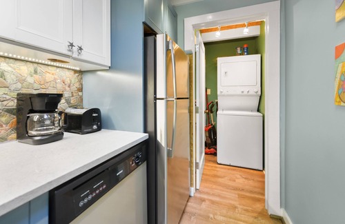 Historic Seaport Cottage | Idyllic Retreat at Ann Street Gardens Near Duval